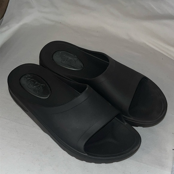 My Pillow Women’s Sandals size 10 - Picture 1 of 7